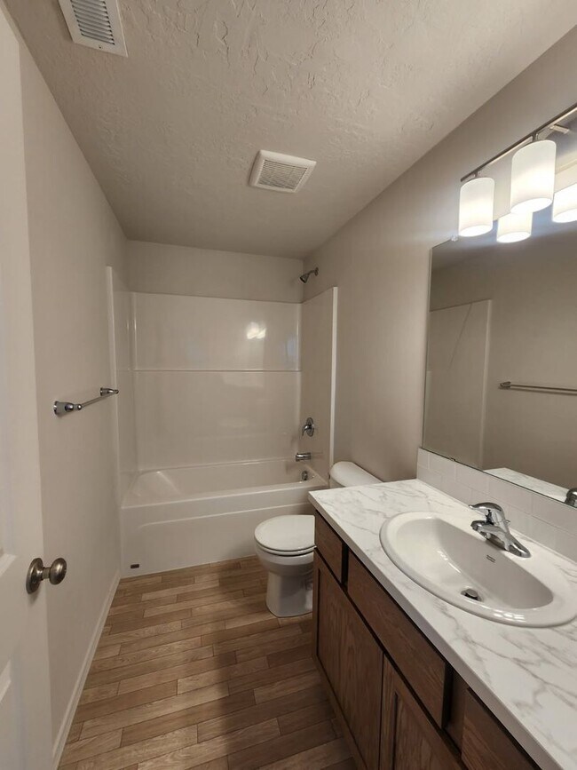 Building Photo - New Construction 3 Bedroom Townhome-Style Duplex – Modern Living in Madras