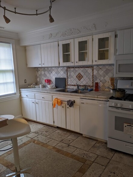 Kitchen - 742 Quince Orchard Blvd