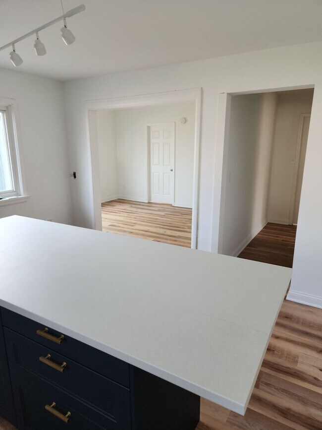 Building Photo - 264 N Jackson St