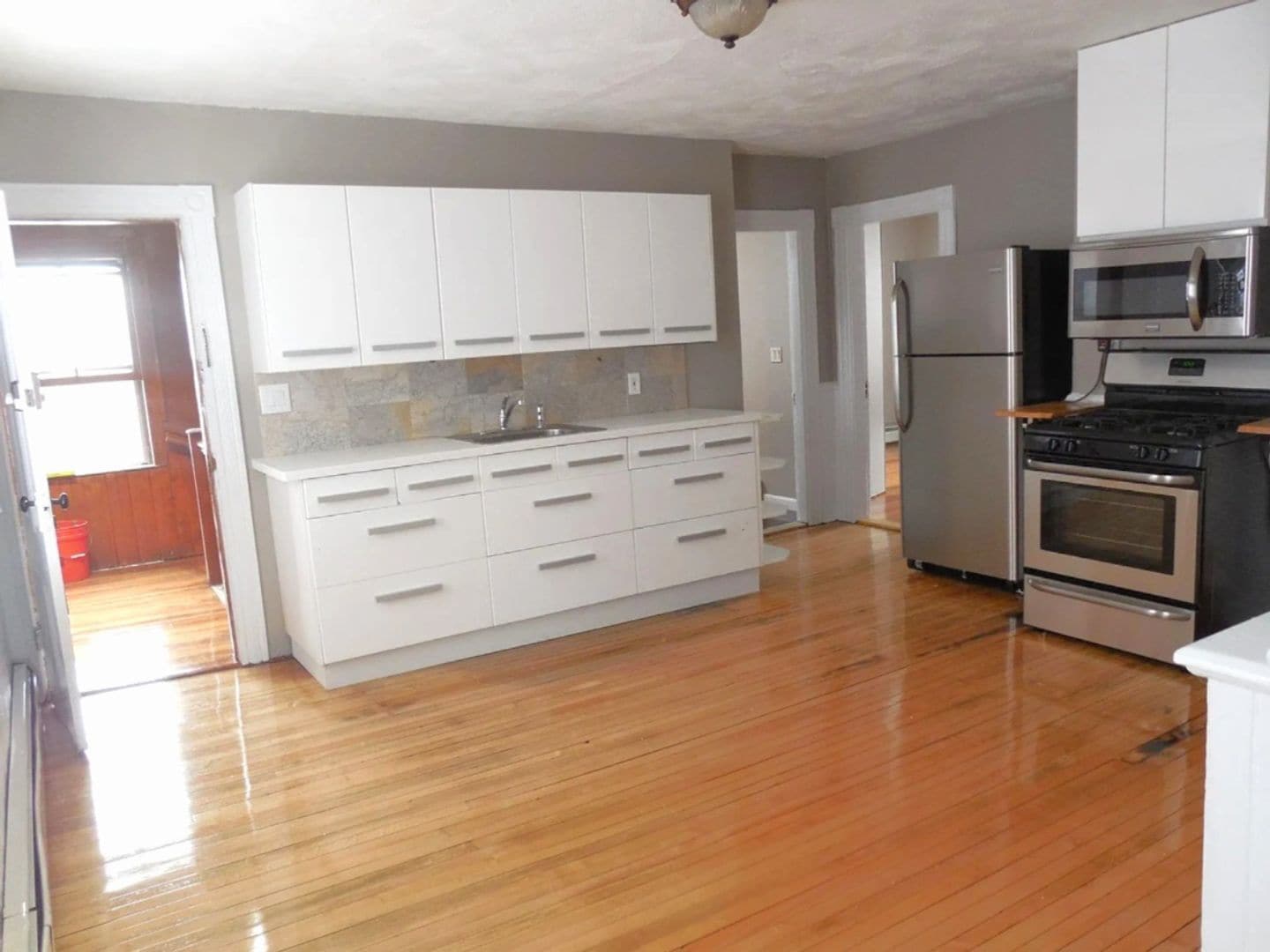 Building Photo - 103 Tell St