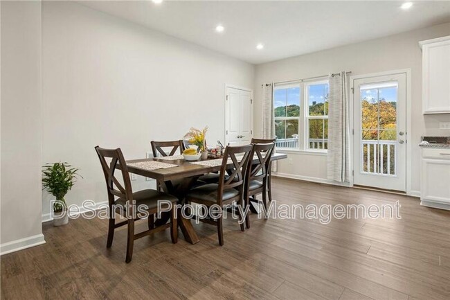 Building Photo - 416 Scharberry Ln