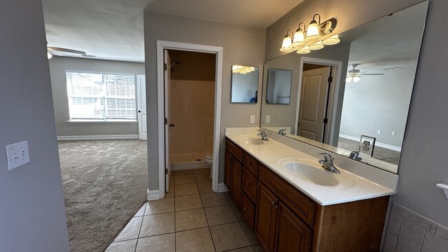 Building Photo - 1561 Crescent Hills Dr