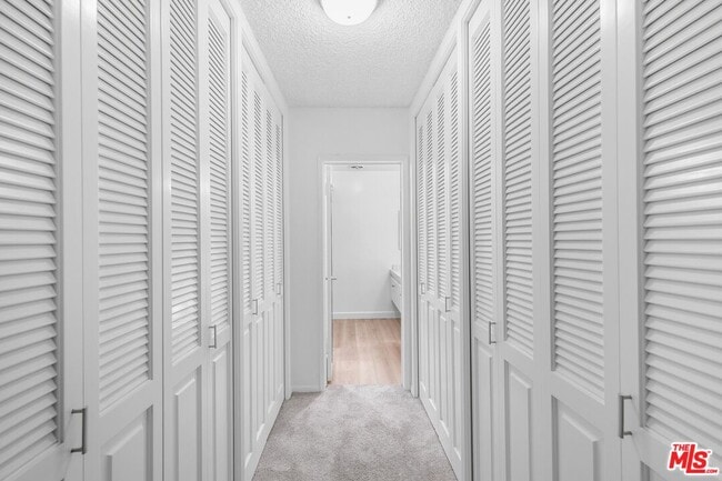 Building Photo - 825 S Gretna Green Way