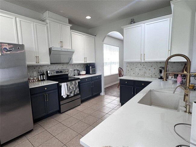 Building Photo - 902 Lost Grove Cir
