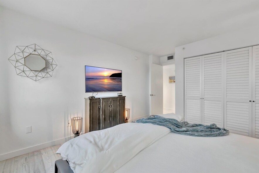 Building Photo - 1201 S Ocean Dr