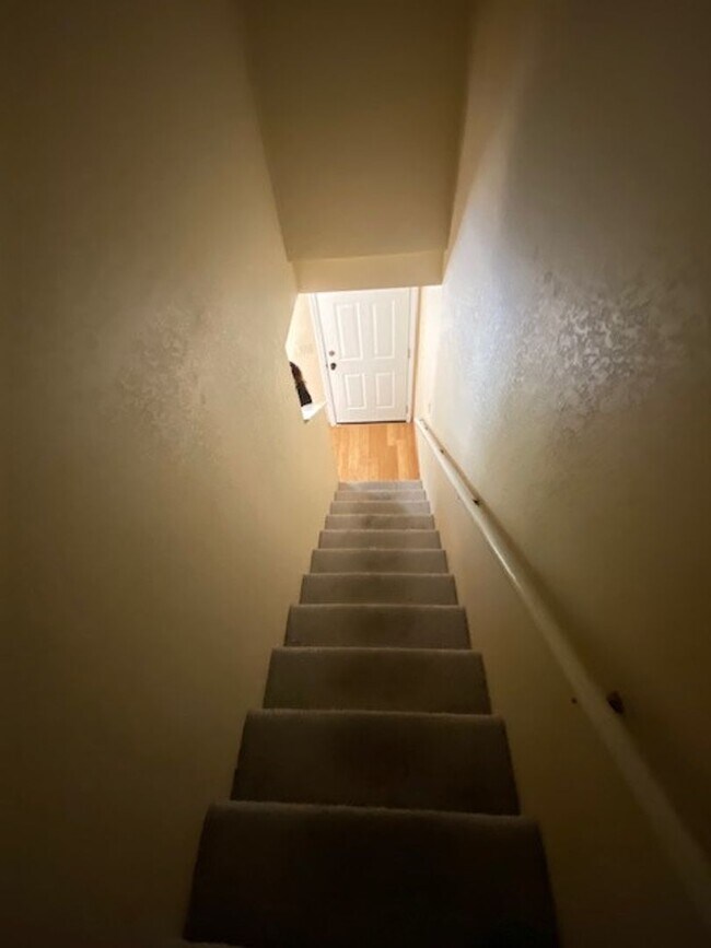 Building Photo - 2 Bed 1.5 Bath Townhouse in Missoula