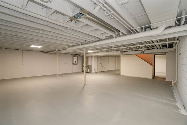 Building Photo - 3301 Thornbrook Ct
