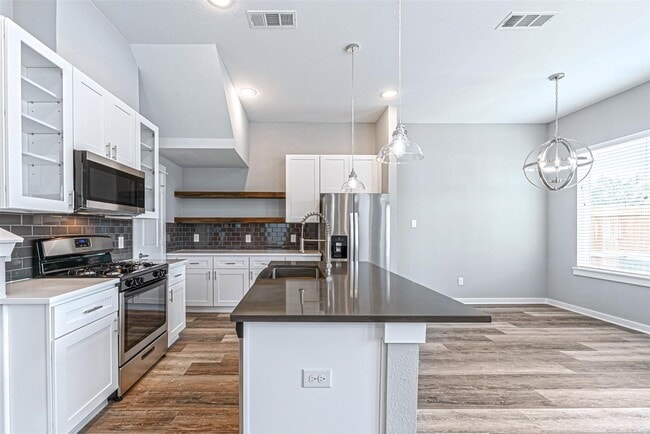 Building Photo - 6725 Parker Oaks Ln