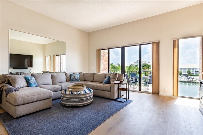 Building Photo - 1800 S Ocean Dr