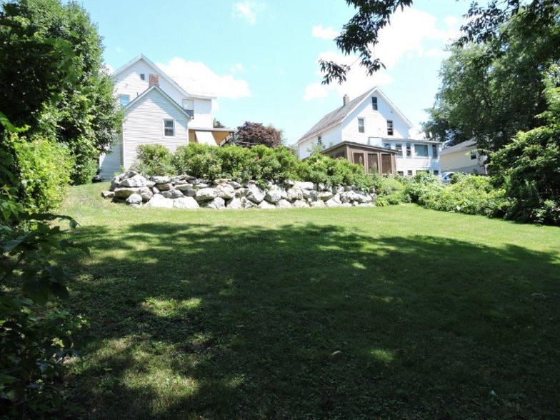 Building Photo - 184 Malletts Bay Ave