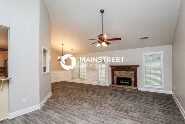 Building Photo - 4 Bedroom Pet-Friendly Home in Hoschton, GA with Main Street Renewal