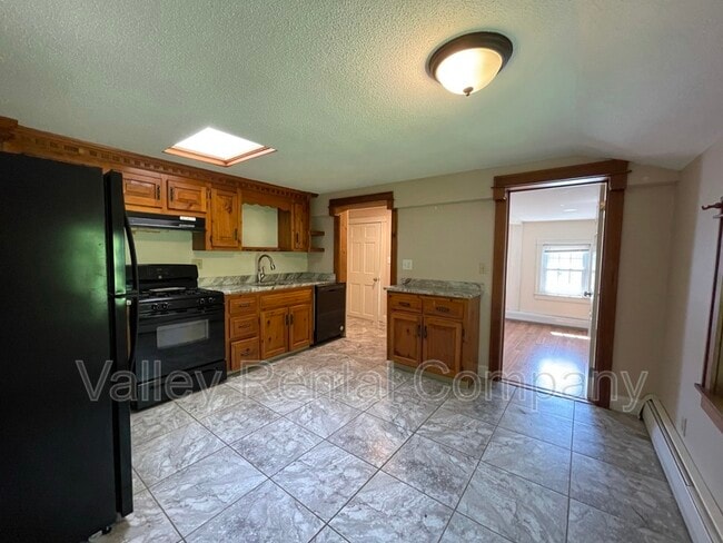 Building Photo - 37 Middle St