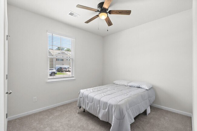 Building Photo - 3927 Nandina Ct