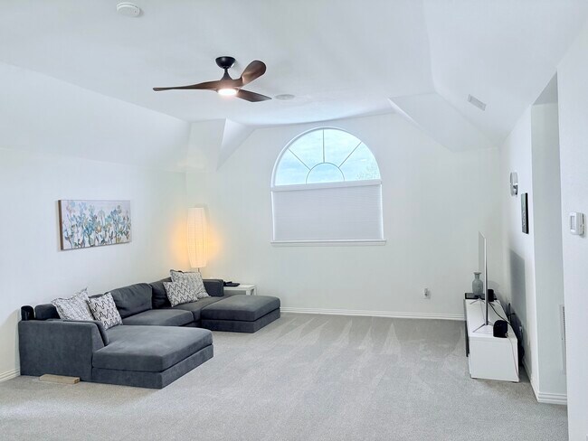 Building Photo - 8425 Brooksby Dr