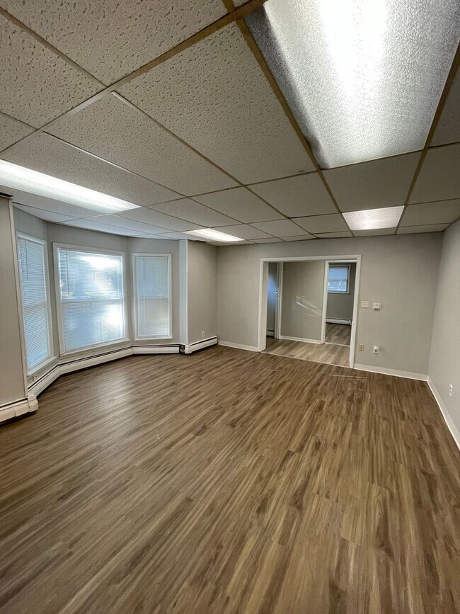 Building Photo - Home for the Holidays - 4 Bedroom in Delphi