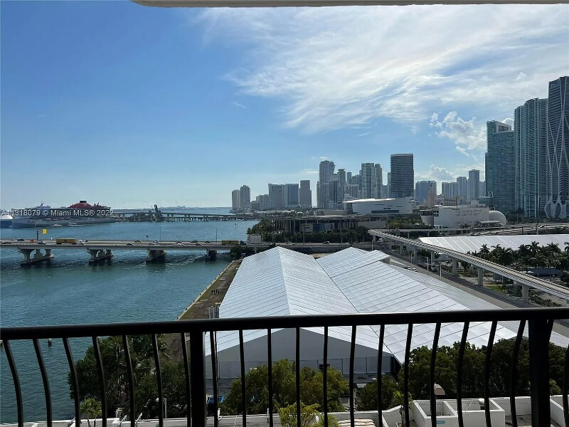 Building Photo - 555 NE 15th St