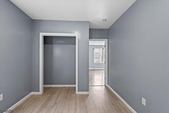 Building Photo - 132 E Main St