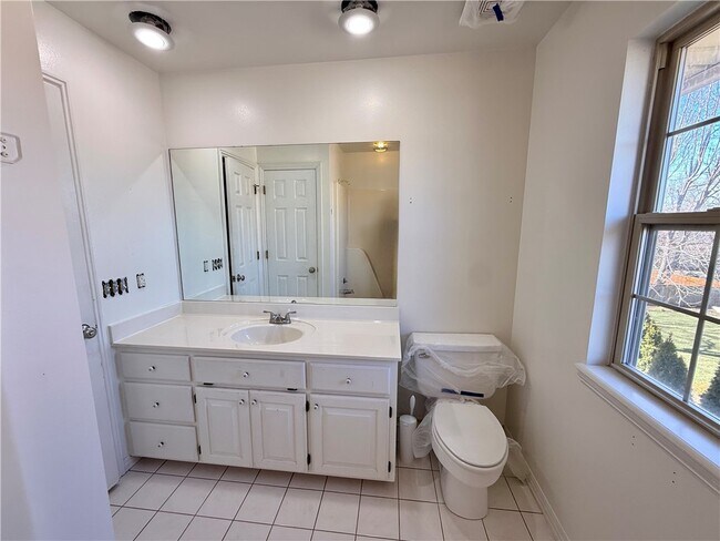 Building Photo - 101 Fox Glove Ln