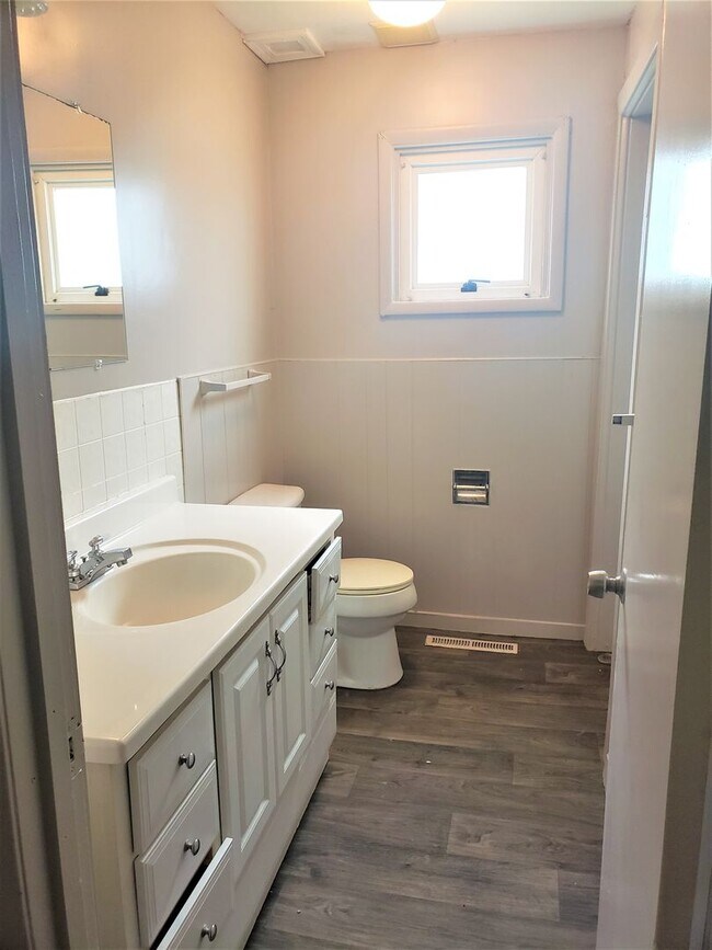 Building Photo - Charming Four Bedroom Home Located Near Cornwall Park.