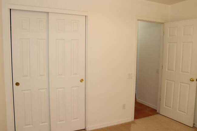 Building Photo - East Side 3 Bed 2 Bath Energy Efficient Pulte Home