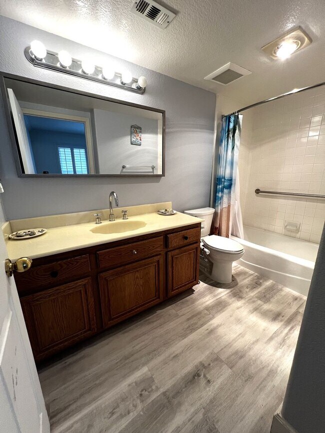 Building Photo - Modern Beachside Living – 2-Bed, 2.5-Bath ...
