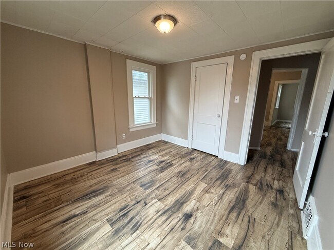 Building Photo - 897 Polk Ave