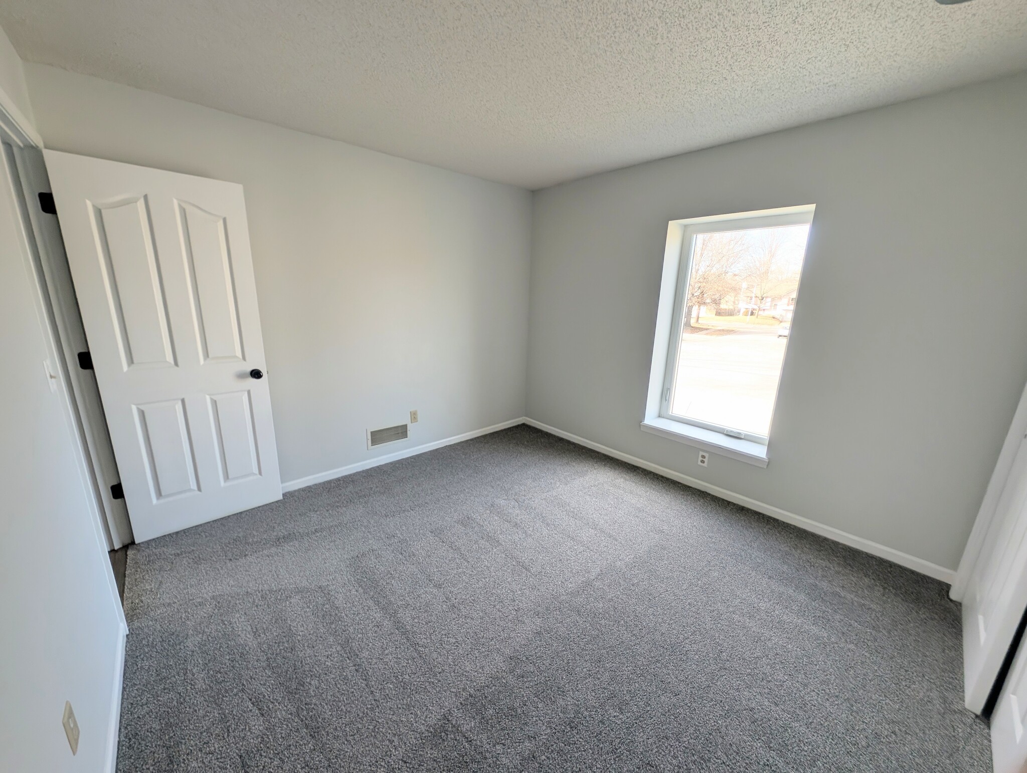 Building Photo - 1637 E Sheridan Bridge Ln