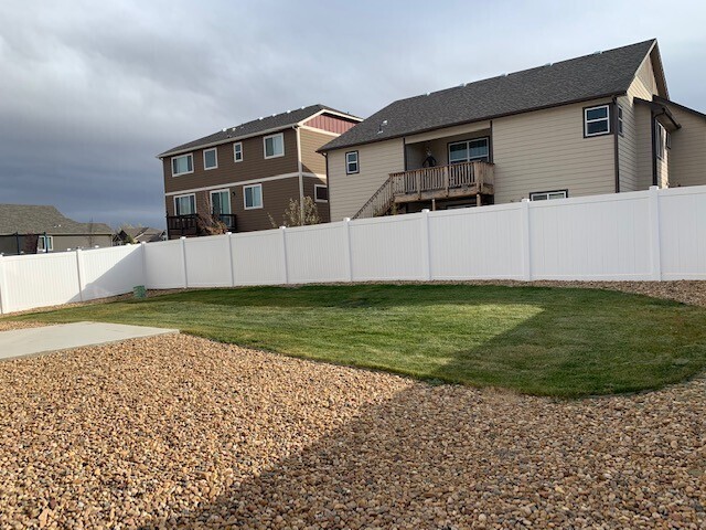 Building Photo - Spacious 3 Bedroom Home in Heron Pointe Su...