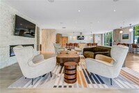 Building Photo - 160 School St