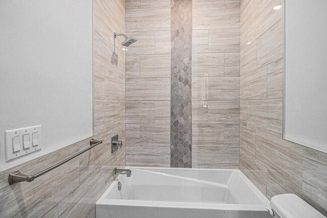 front bedroom bathroom - 1853 Hoffman St