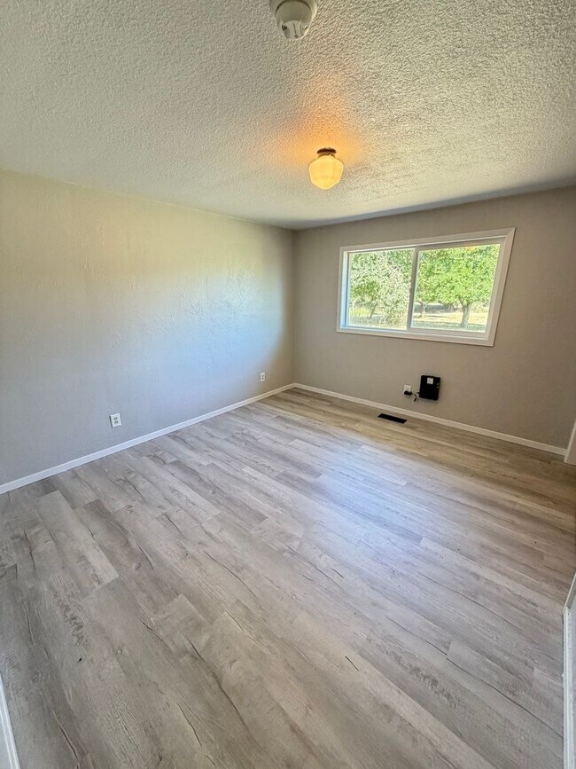 Building Photo - 27840 7 Mile Ln