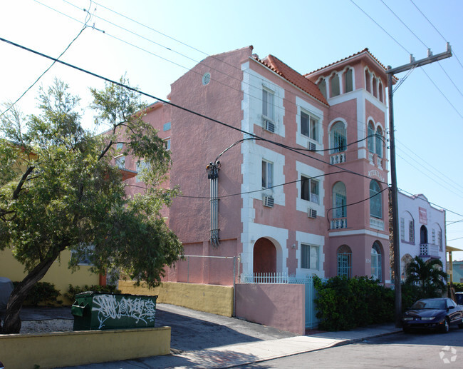 Building Photo - 1554 NW 3rd St