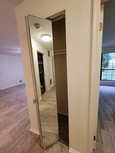 Building Photo - 433 Danbury Ln