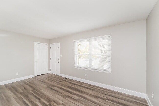 Building Photo - 617 Dunbrook Ln