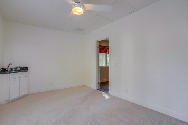 Building Photo - Beautiful 4 Bed/4 Bath Family Home w/pool - Upcoming and available at the end of April!