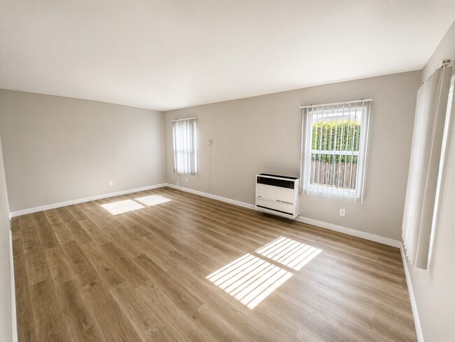 Building Photo - Completely remodeled 3bd 2ba. home in Pacific Beach ! Must see!