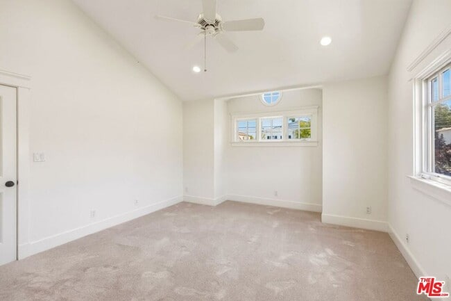 Building Photo - 1633 Voorhees Ave