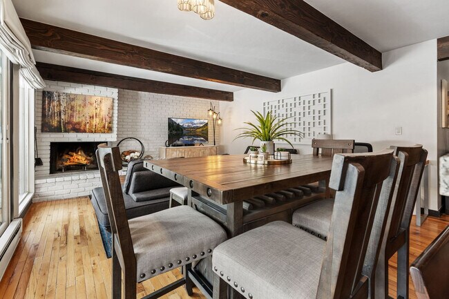 Building Photo - 1039 E Cooper Ave