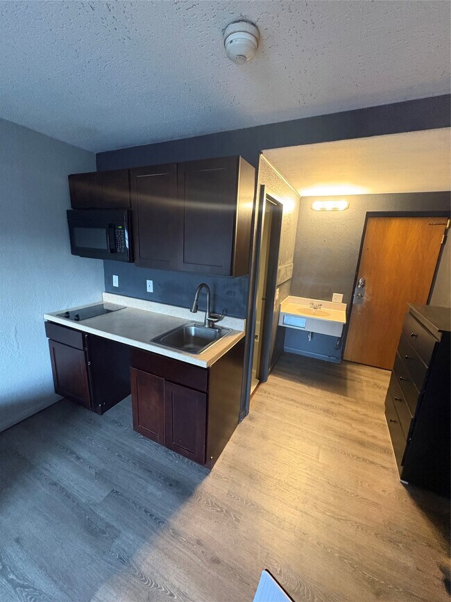 Building Photo - 65 Front St