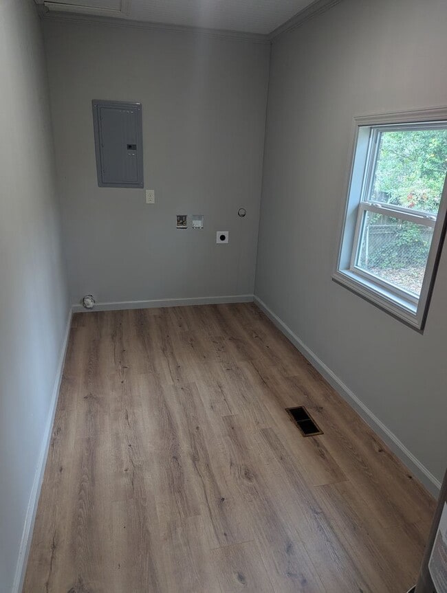 Building Photo - 3 bedroom 2 bath in Northwood Lake