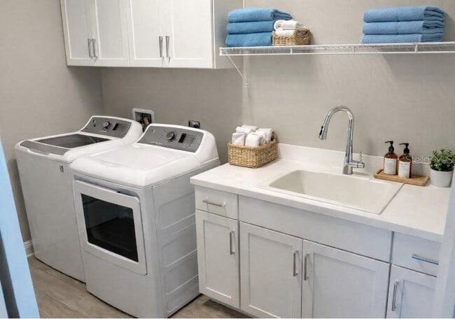 Building Photo - 341 Ariano Ave