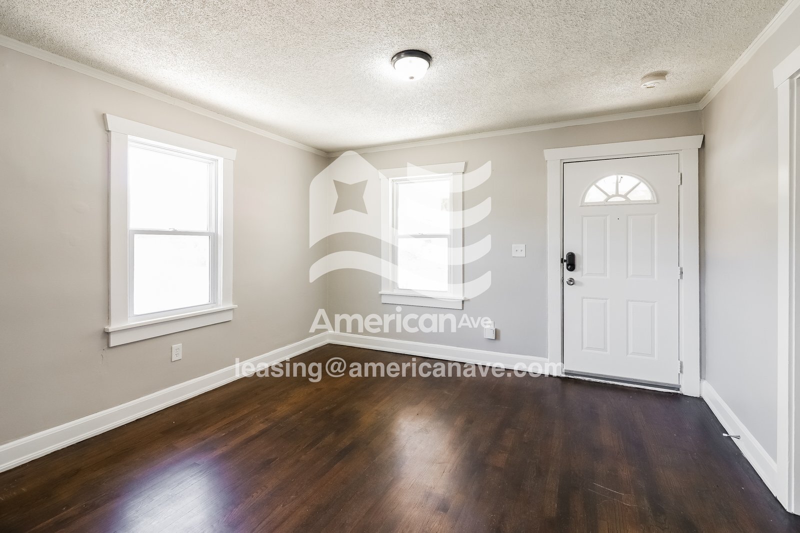 Building Photo - 1022 E 83rd Terrace