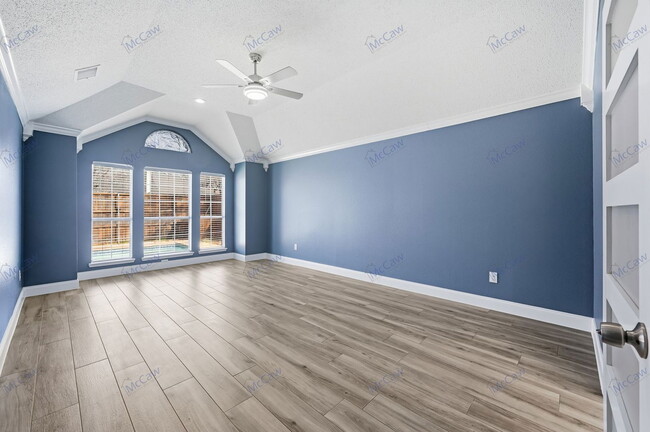 Building Photo - 1915 Paloma Way