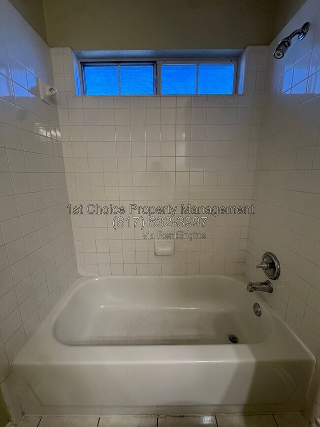 Building Photo - 3006 Upland Dr