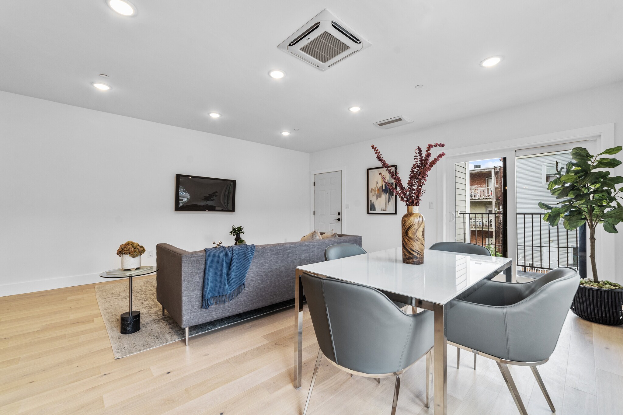 Building Photo - 208 Spencer Ave