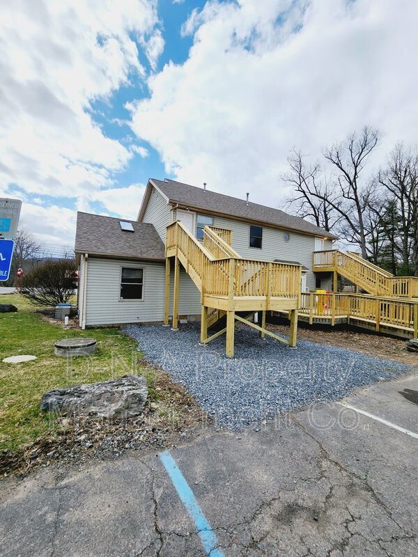 Building Photo - 1811 PA-611