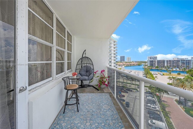 Building Photo - 3725 S Ocean Dr