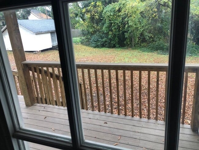 Building Photo - 544 Willson St