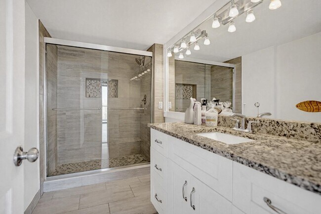 Building Photo - 1631 Riverview Rd