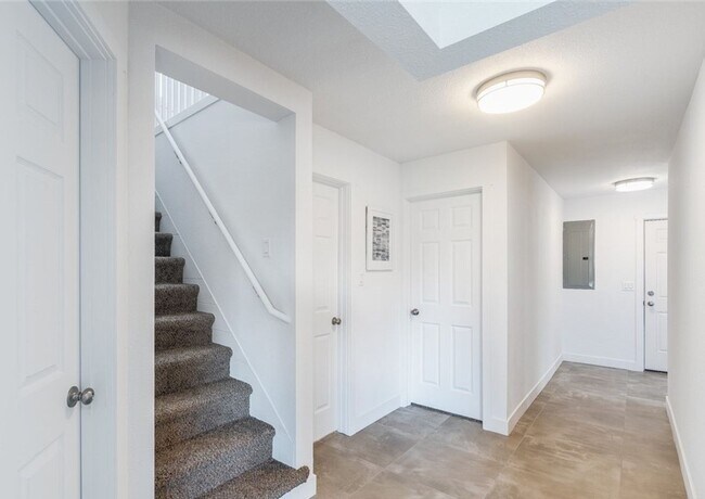 Building Photo - Perfect & Charming 3 bedroom Plus 1.75 Bath Craftsman Home in Tacoma!!